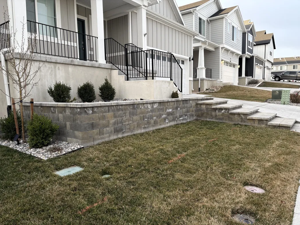 Retaining wall and entry steps at a residential home built by Aloha Pavers & Concrete